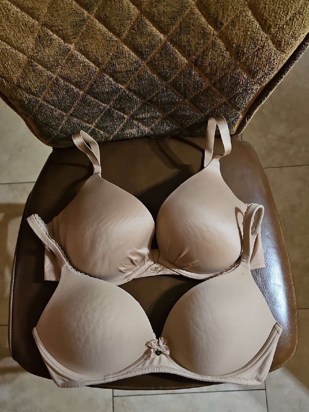 Lot Of 2 Victoria's Secret Plunge Push Up No Wire T-Shirt Bras Lined Padded